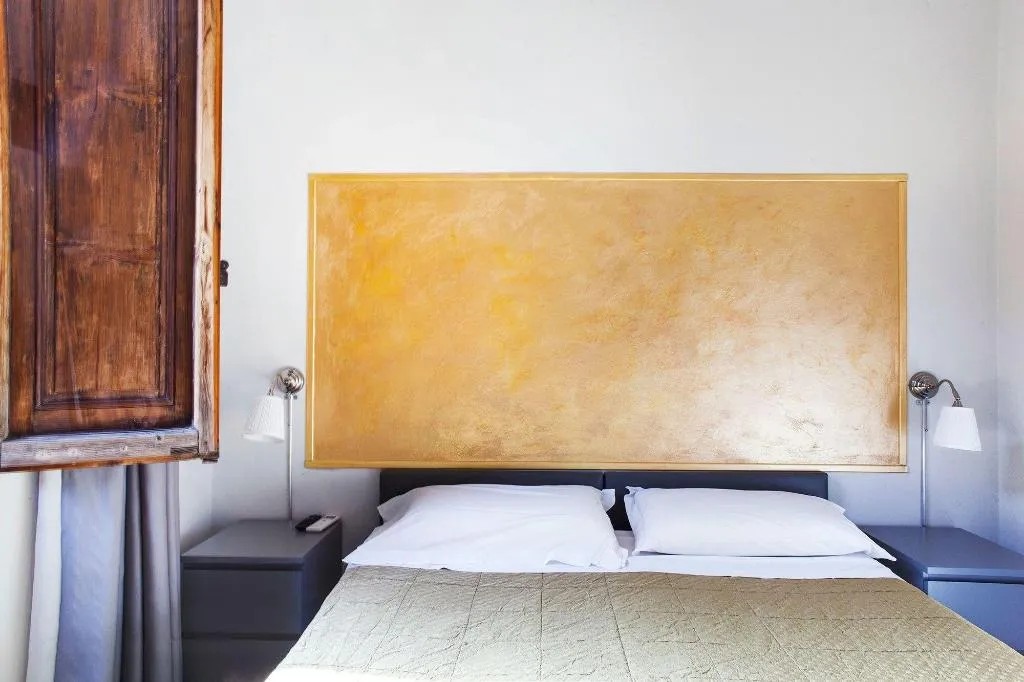 Room, Melody House, Florence