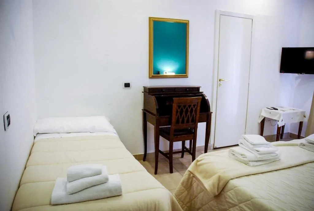 Room, La Locanda Dell Arte, Naples