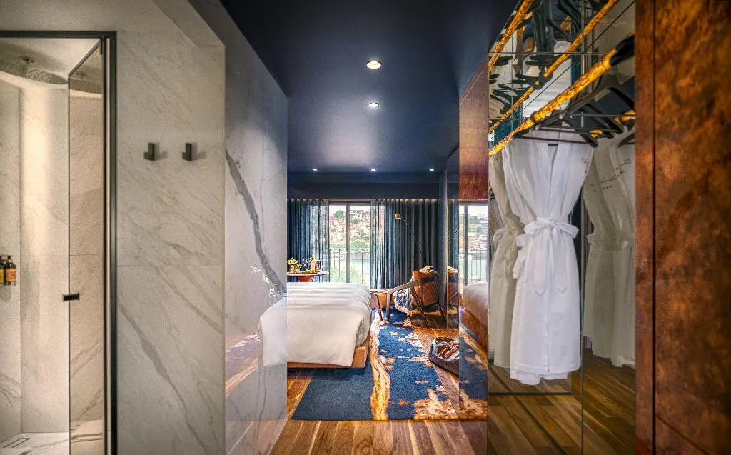 DOUBLE DELUXE Room, Forte de Gaia Autograph Collection, Porto