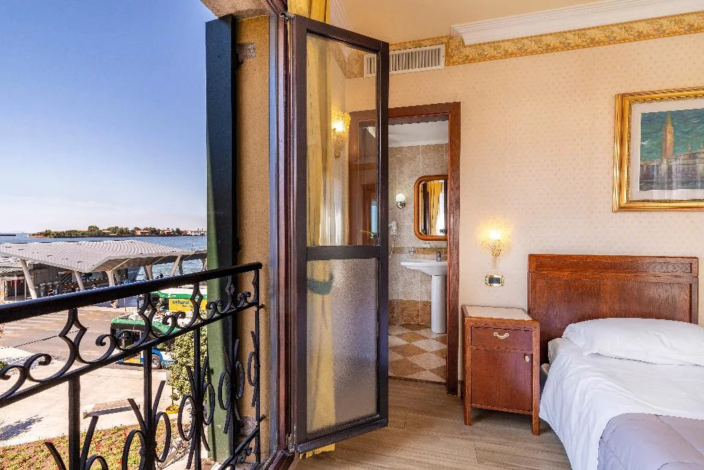 Double or Twin WITH VIEWS Room, Hotel Panorama, Venice