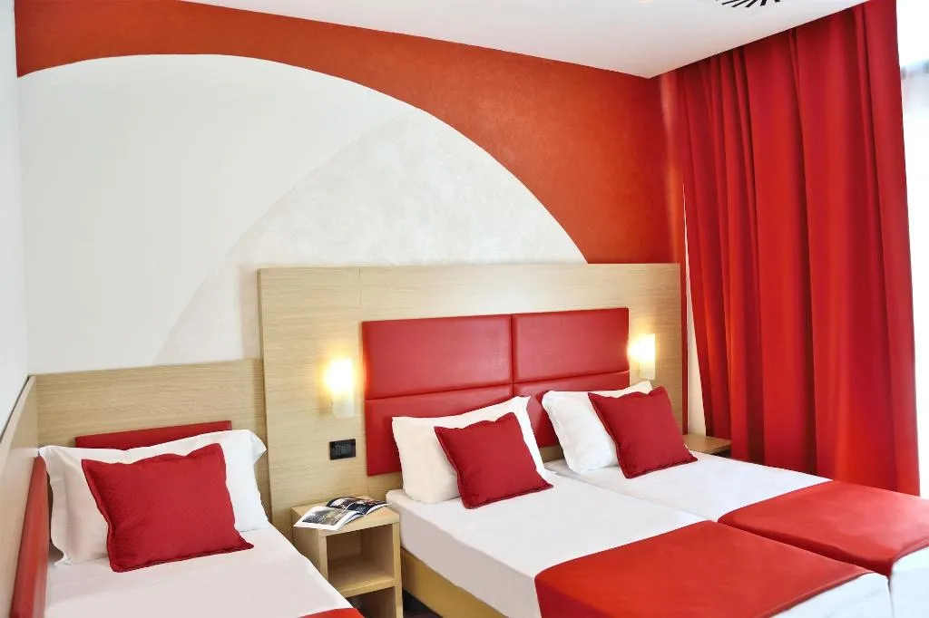Room, Luxor Florence, Florence