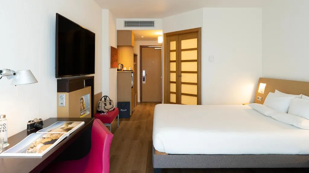 DOUBLE SUPERIOR Room, Novotel Barcelona City, Barcelona