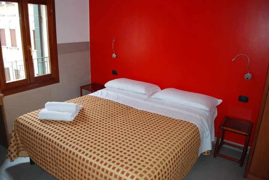 Room, San Geremia, Venice