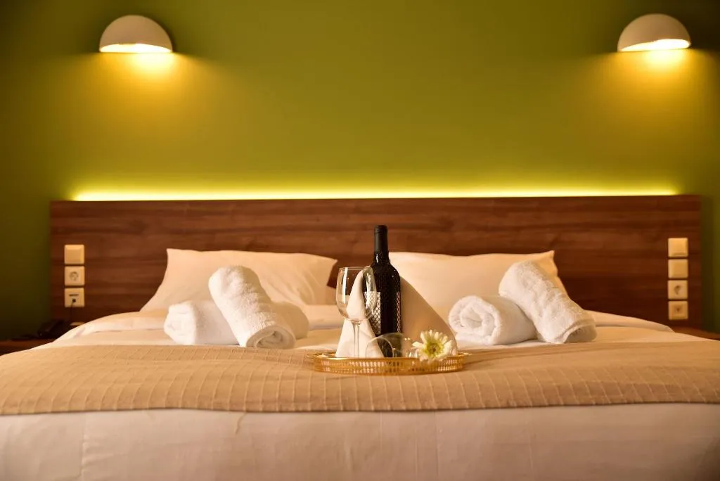 Room, Mont Helmos, Athens