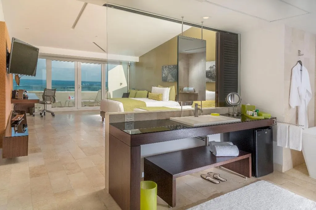 QUADRUPLE CLUB OCEAN VIEW Room, InterContinental Presidente Cancun Resort, Cancun Area