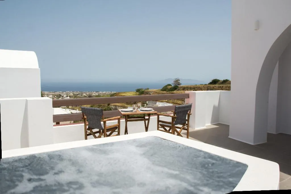 SUITE WITH JACUZZI Room, Amphitrite Suites Santorini, Santorini