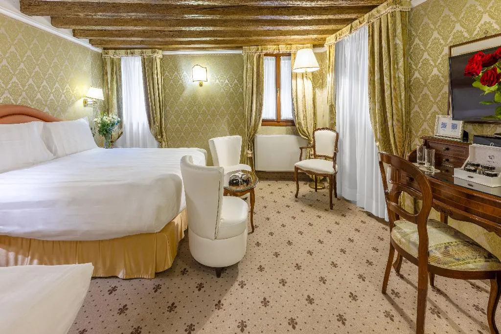 TRIPLE CANAL VIEW Room, Colombina, Venice