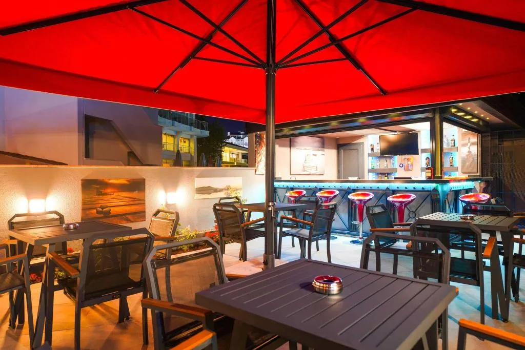 Bar, Seren Sari, Dalaman