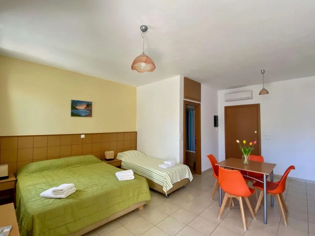 STUDIO CAPACITY 3 Room, Manolis Apartments, Crete