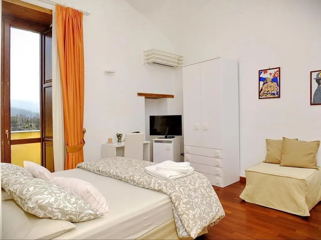 Room, B B Villa Elisa, Naples