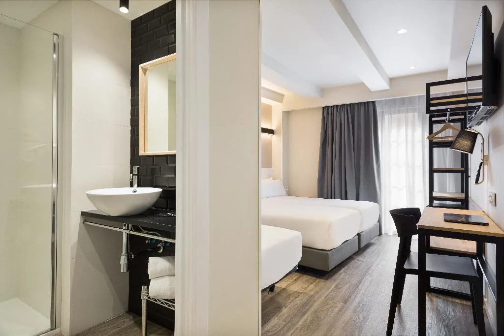 TRIPLE STANDARD Room, Acta bcn 40, Barcelona
