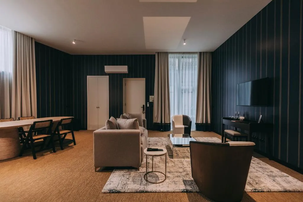 APARTMENT TWO BEDROOMS Room, Torel Palace Porto, Porto