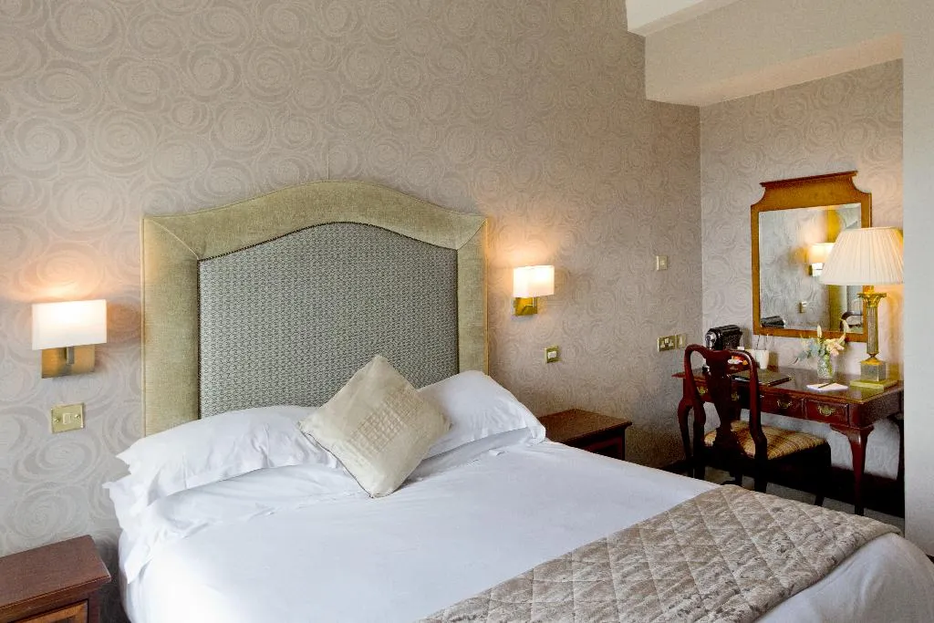 DOUBLE SEA VIEW Room, Fitzpatrick Castle, Dublin