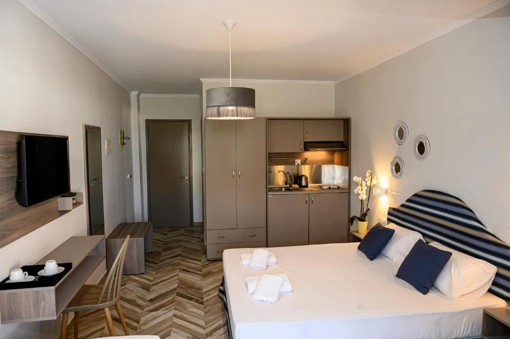 TRIPLE CLASSIC Room, Parthenon Art Executive Wing, Thessaloniki