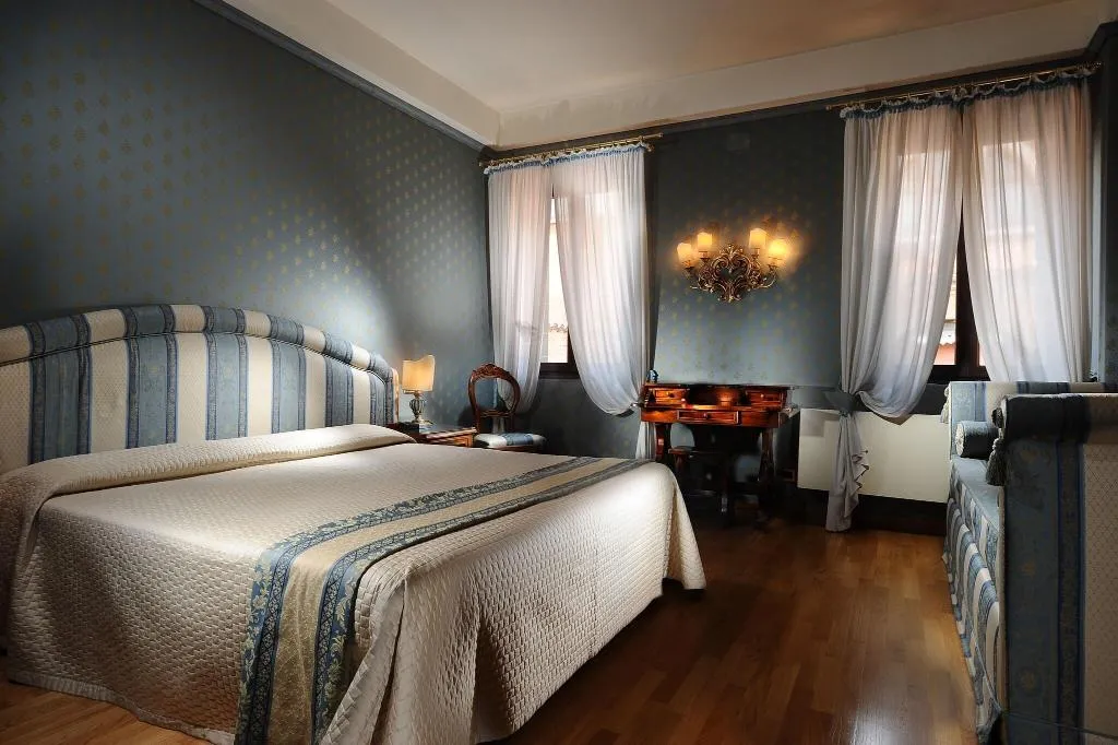DOUBLE SUPERIOR KING BED Room, Abbazia, Venice