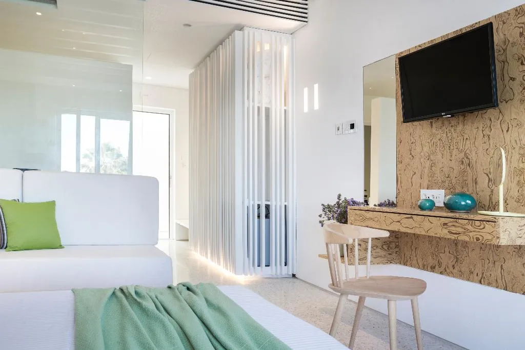 SUITE WITH JACUZZI Room, Mykonos Dove beach hotel, Mykonos