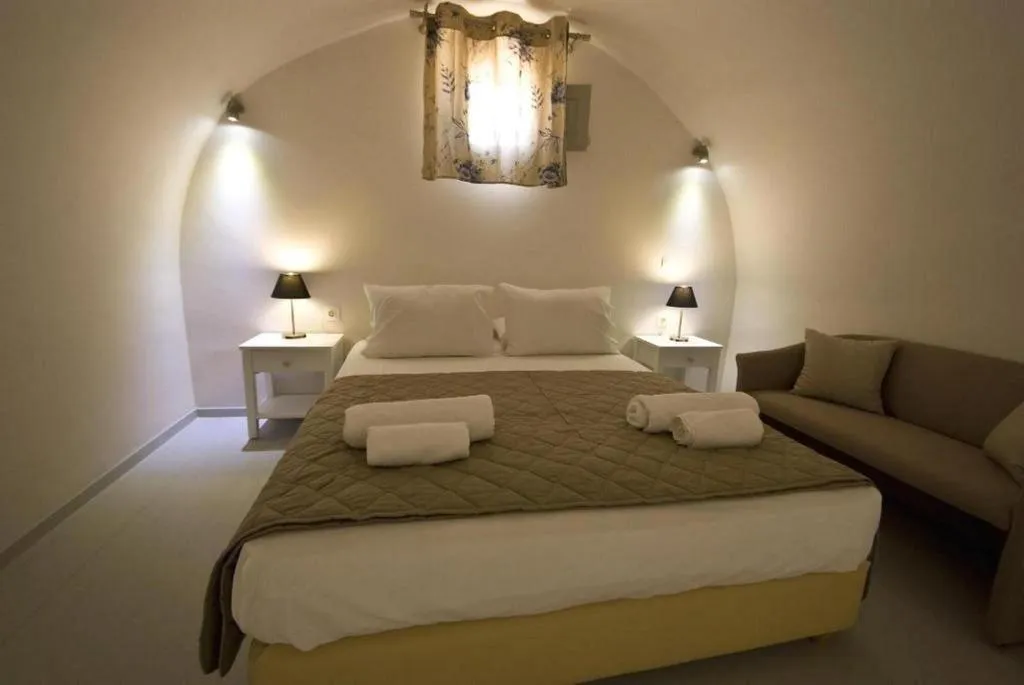 Room, Alafouzos Studios, Santorini