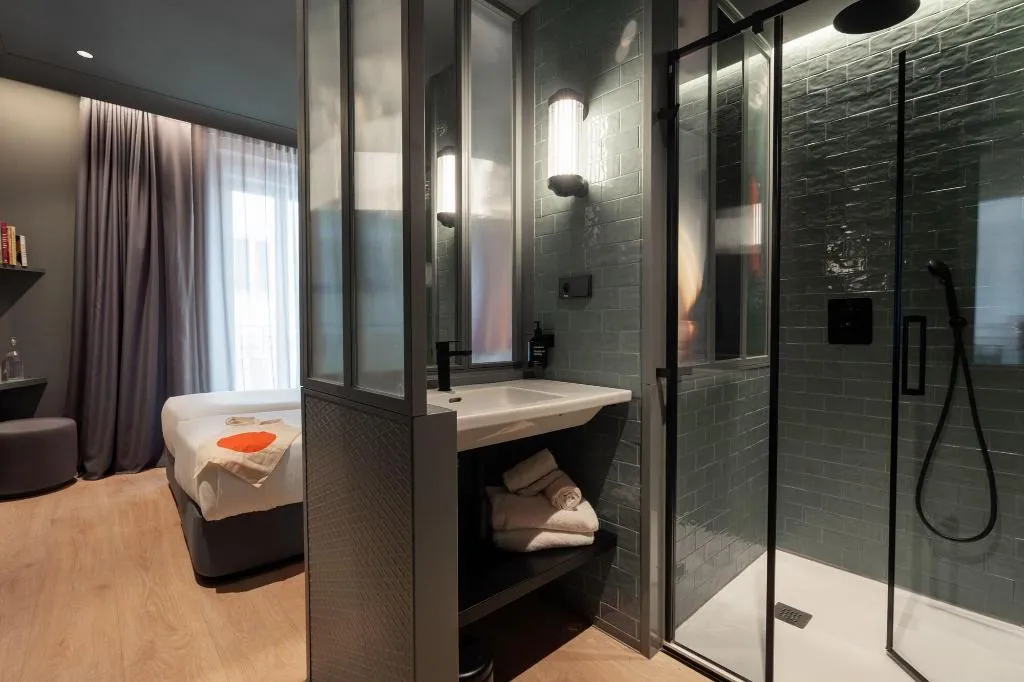 Room, Chic & Basic Dot, Madrid