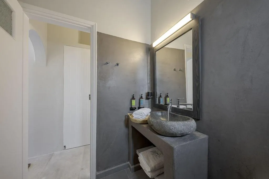 DOUBLE WITH JACUZZI Room, Grand View Hotel, Santorini