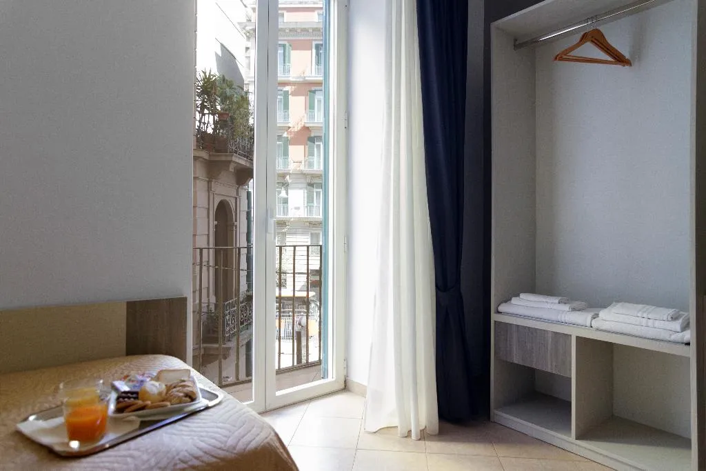 SINGLE STANDARD Room, San Marco, Naples