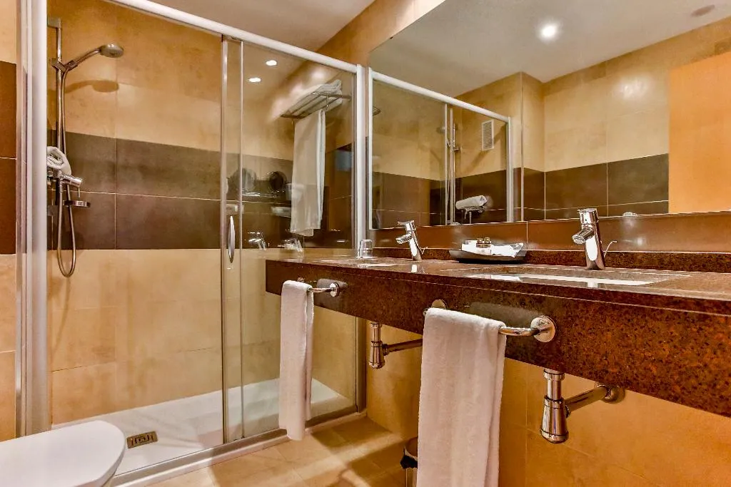 Double or Twin CAPACITY 3 Room, Desitges, Barcelona