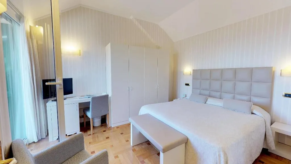 JUNIOR SUITE STANDARD Room, Hotel Metropole, Cagliari