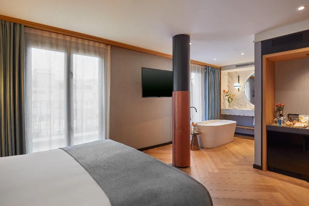 SUITE KING SIZE BED Room, Kimpton Vividora Hotel, Barcelona