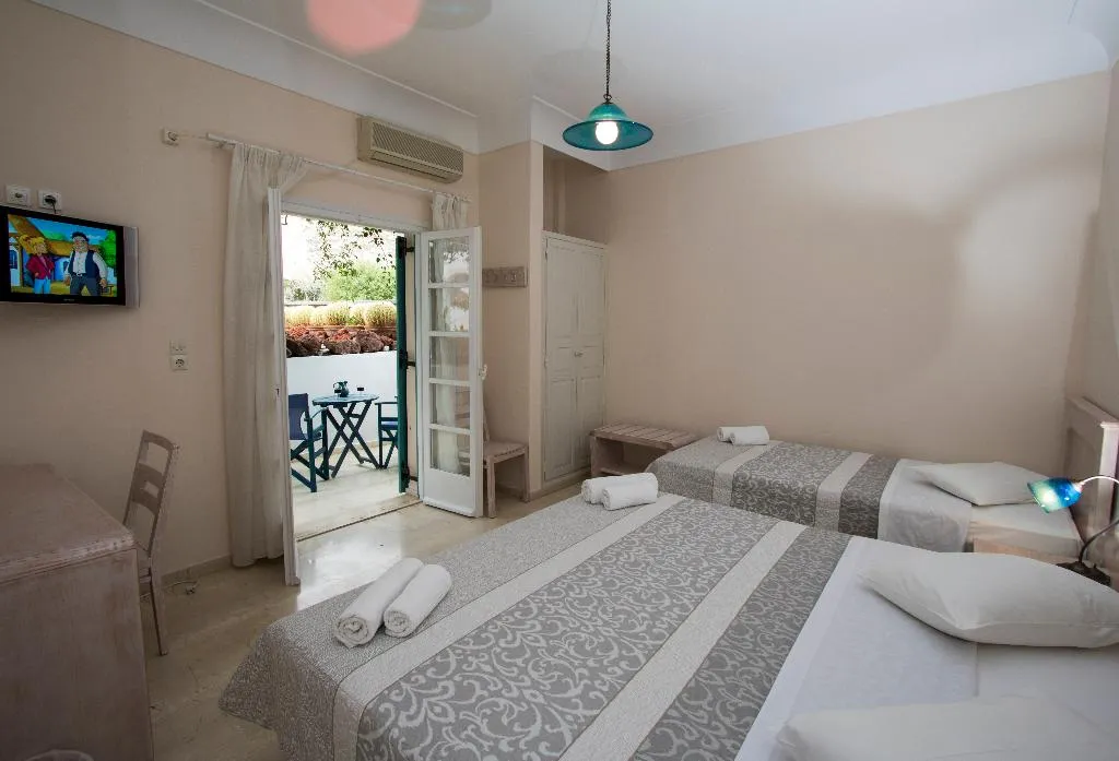 TRIPLE STANDARD Room, Andreas Aparthotel, Santorini
