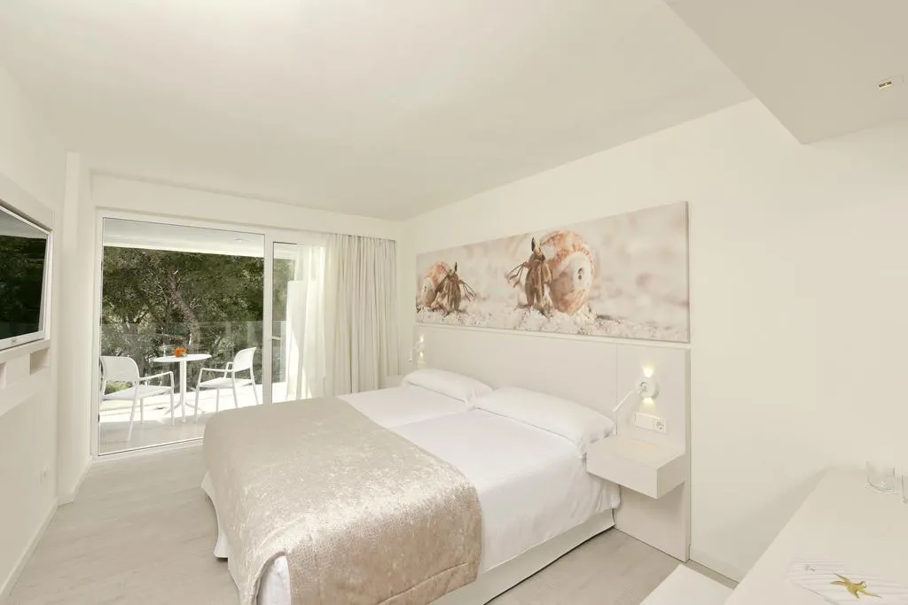 TRIPLE STANDARD Room, Iberostar Waves Cristina, Majorca