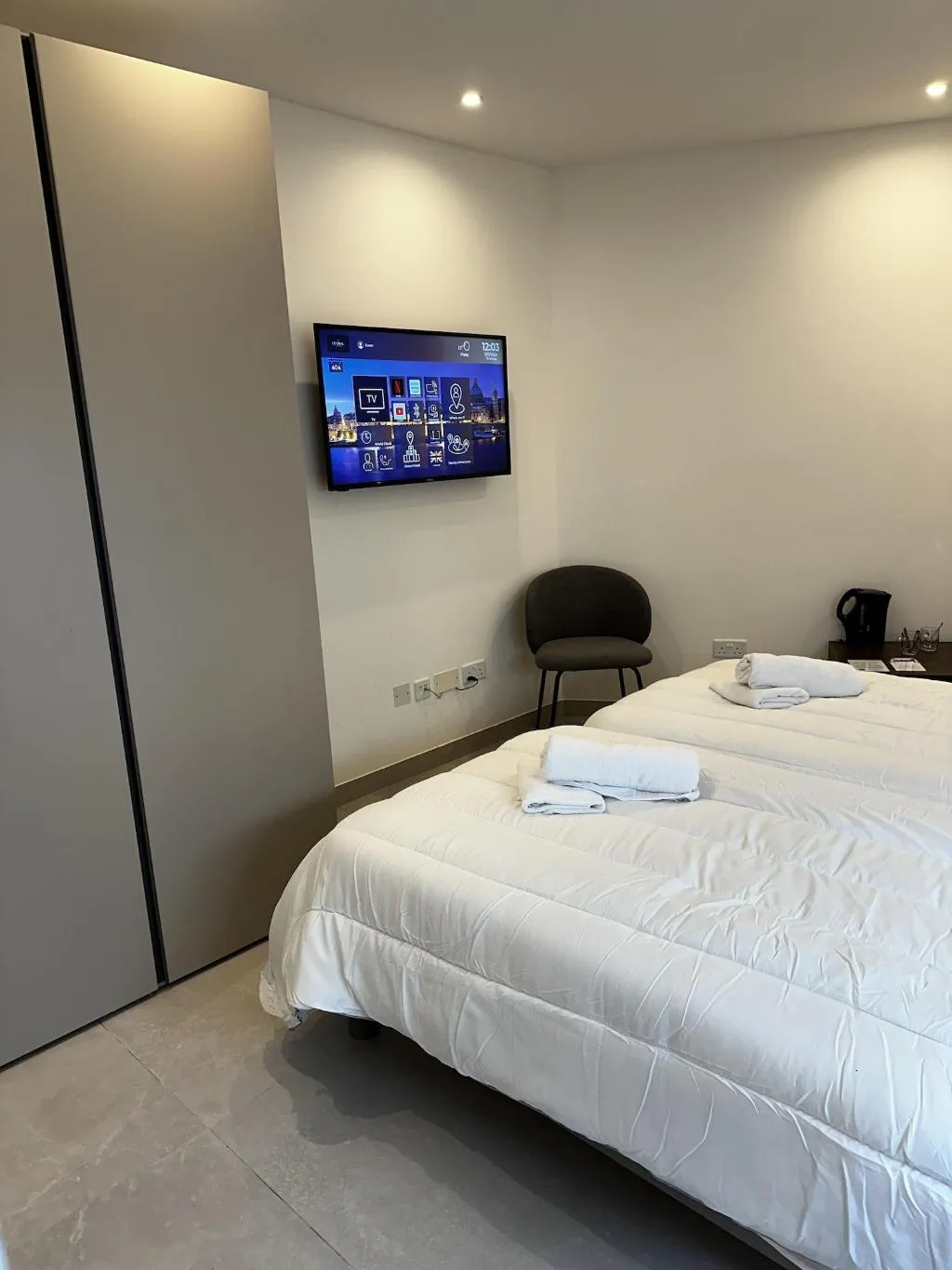 Room, The Central Guesthouse, Malta