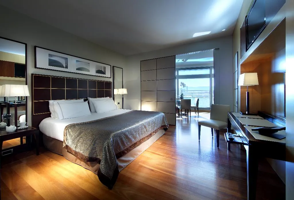 SUITE CAPACITY 4 Room, Eurostars Grand Marina GL, Barcelona