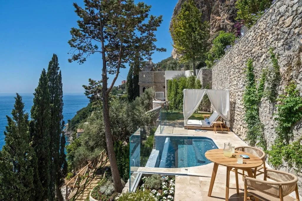 Room, Borgo Santandrea, Naples