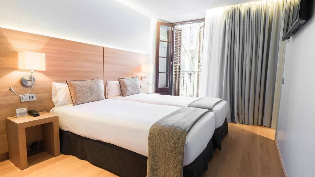 TWIN CITY VIEW TWO BEDS Room, Arc La Rambla, Barcelona