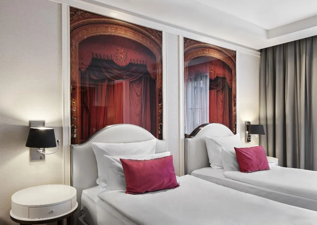DOUBLE DELUXE Room, Titanic Gendarmenmarkt Berlin, Berlin