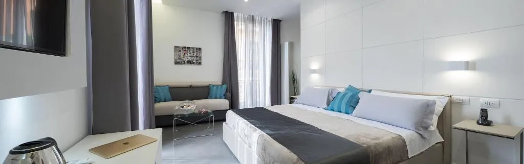 Room, Twice Naples, Naples