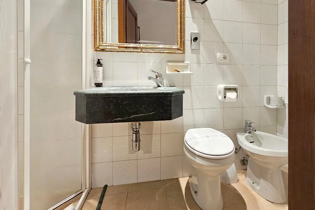 DOUBLE BASIC Room, Atlantic Palace, Florence