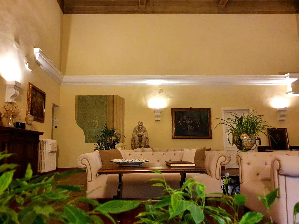 Lobby, Annalena, Florence