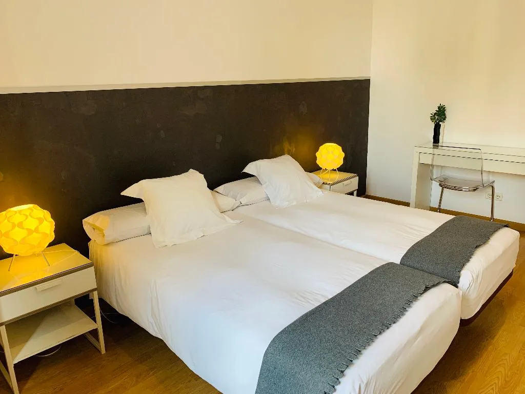 TWIN Shared external bathroom Room, Super Balmes Guest House, Barcelona
