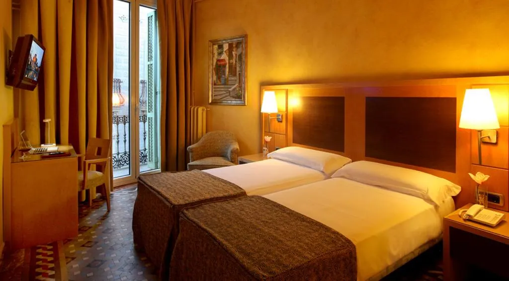 DOUBLE WITH TERRACE Room, Nouvel, Barcelona