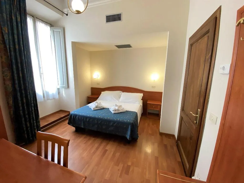 Room, Soggiorno Madrid, Florence