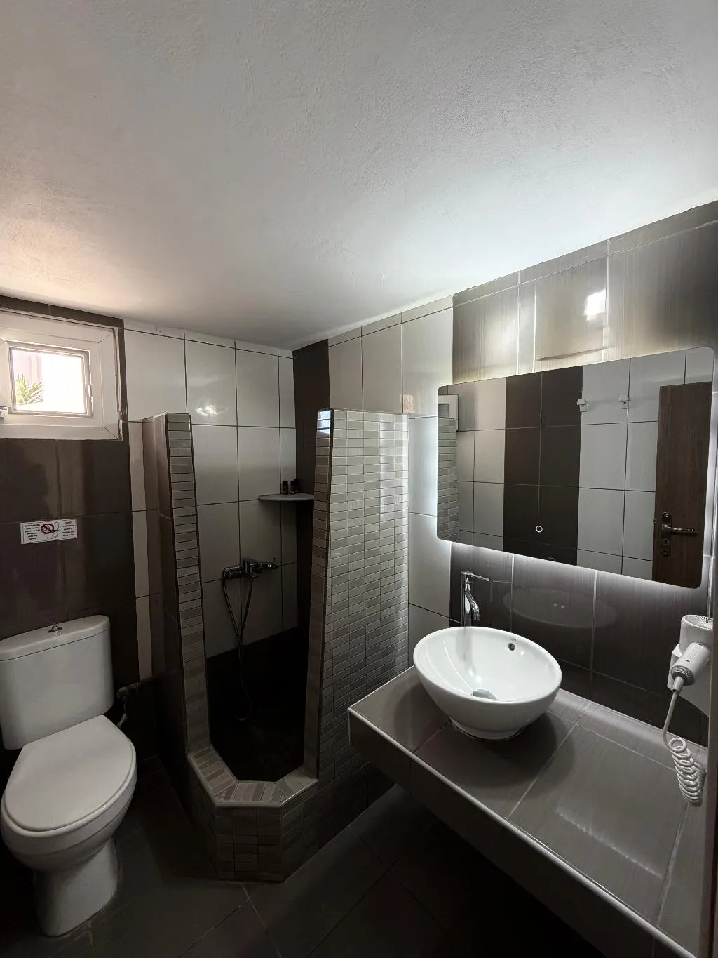 QUADRUPLE STANDARD Room, Villa Livadaros, Santorini