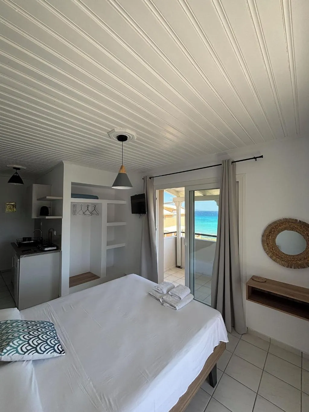 Room, Vaso Alykanas Studios, Zante