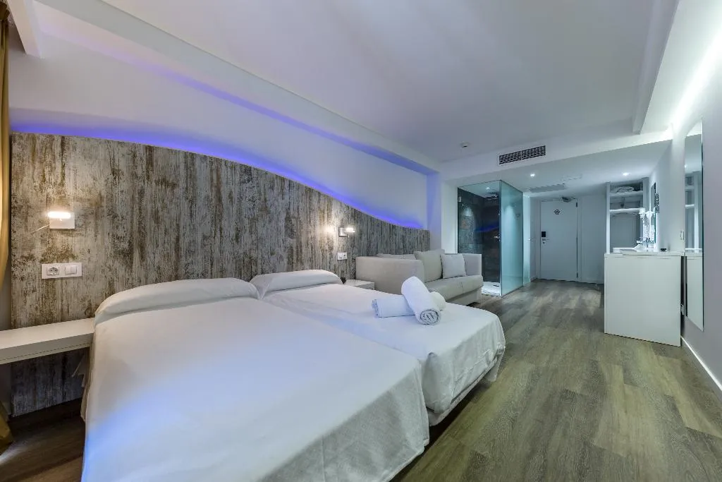 JUNIOR SUITE STANDARD Room, Welikehotel Triton Beach, Majorca