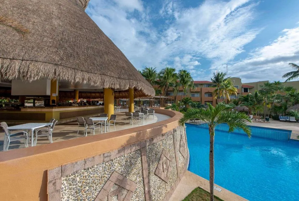 Pool, Viva Azteca by Wyndham Trademark All Inclus Resort, Cancun Area