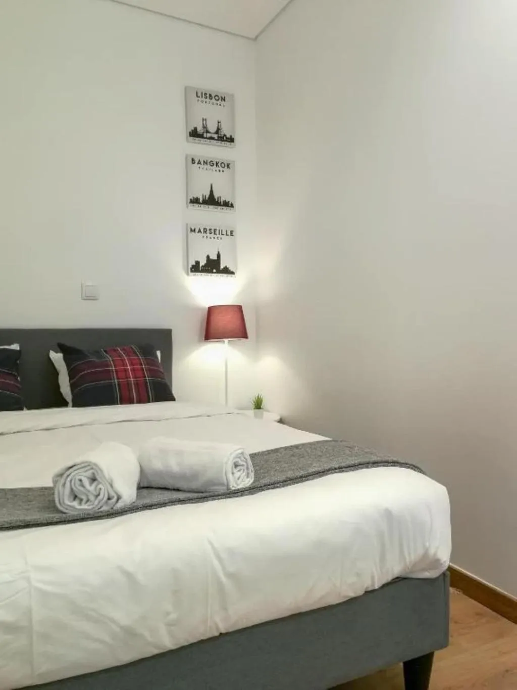 APARTMENT TWO BEDROOMS Room, Castilho 63, Lisbon