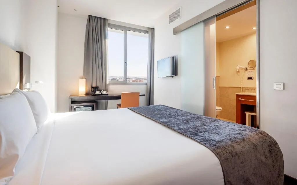 JUNIOR SUITE QUEEN SIZE BED Room, Ilunion Aqua 4, Valencia
