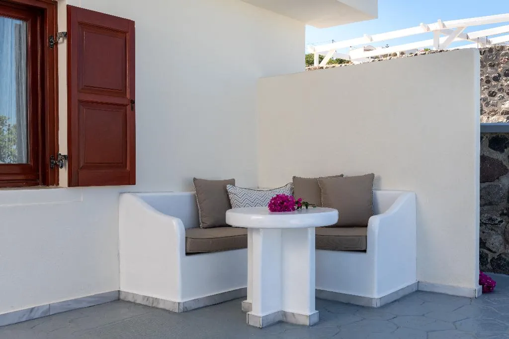 JUNIOR SUITE WITH PRIVATE POOL Room, splendour hotel and suites, Santorini