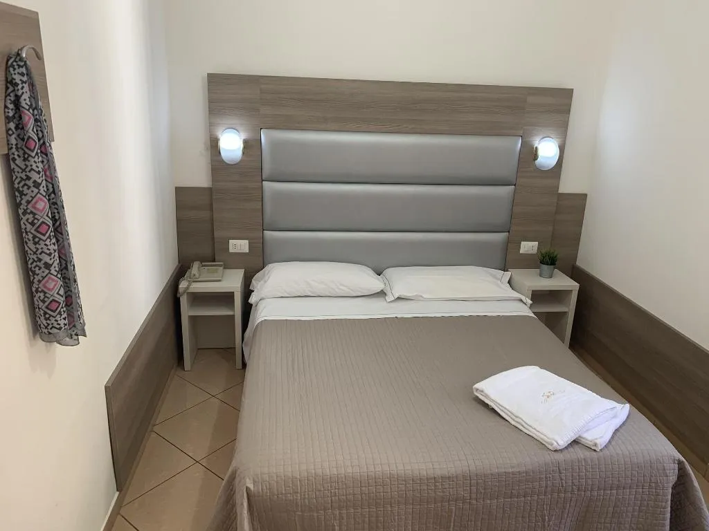 Room, Hotel Siro, Milan