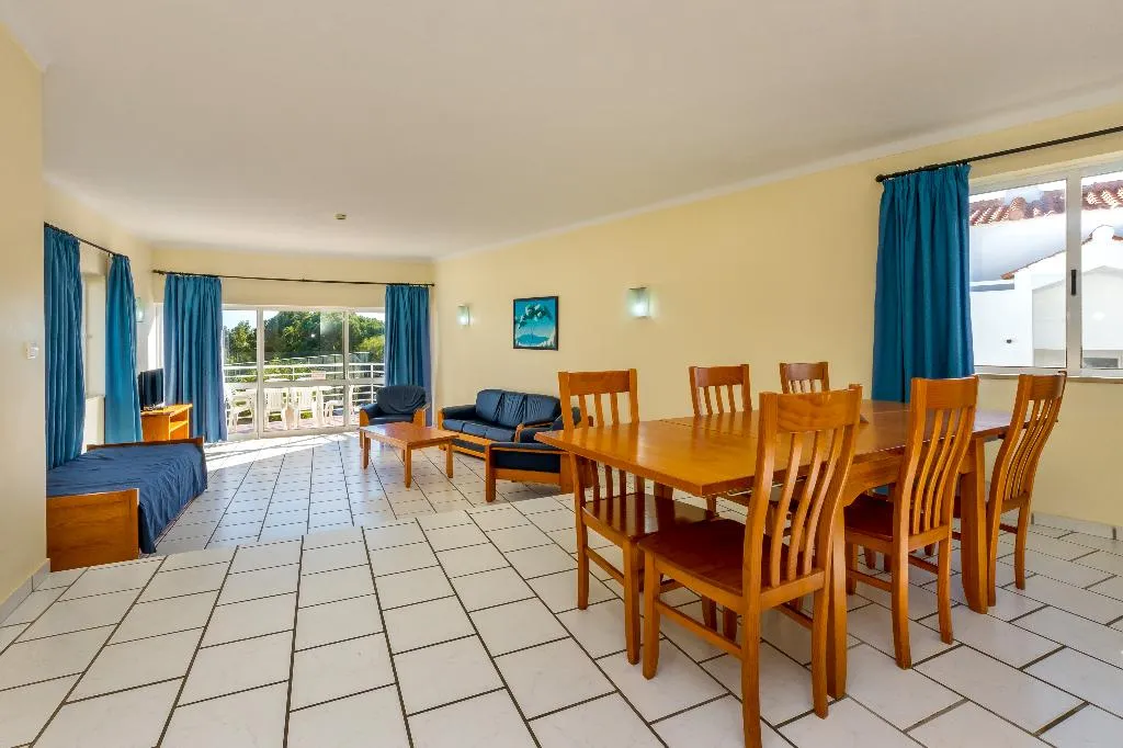 APARTMENT TWO BEDROOMS Room, Ouratlantico, Algarve