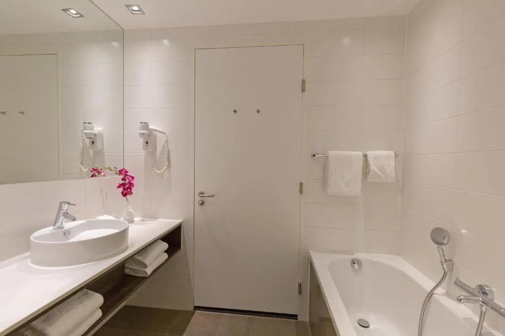 DOUBLE COMFORT Room, Leonardo Royal Hotel Den Haag Promenade, Amsterdam